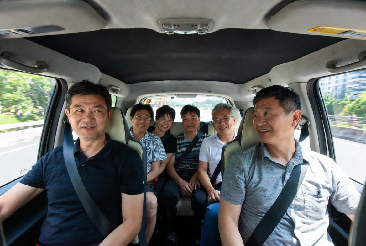 2026香港六人的士全攻略：商務家庭長途出行的空間與舒適首選